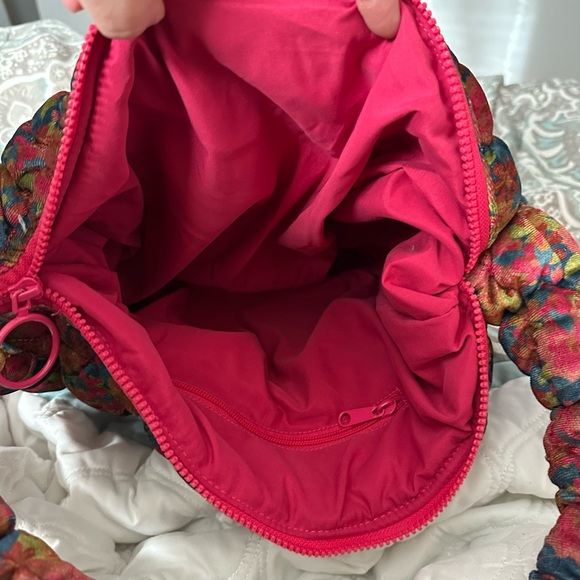 Natural Life Large Puffy Velvet Fit-It-All Bag Calico Floral Shoulder Hobo NEW - Picture 4 of 4